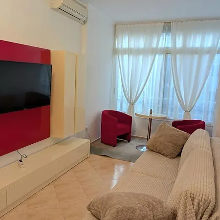 Red Coral شقة *