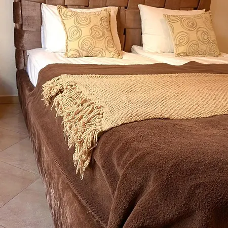 Red Coral شقة دراس
